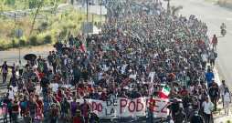 Migrantu karavāna 24. decembrī atstāj Tapačulas pilsētu Meksikas dienvidos, lai dotos uz ASV robežu.