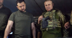 Volodimirs Zelenskis un Ukrainas Bruņoto spēku operatīvi stratēģiskās karaspēka grupas "Taurija" komandieris ģenerālis Oleksandrs Tarnavskis.