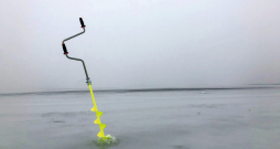 Zemledus makšķerēšana.