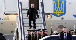Ukrainas prezidents Volodimirs Zelenskis ierodas Rīgas lidostā.