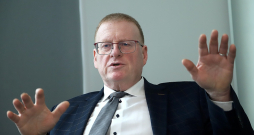 Odisejs Kostanda: "Brīvība ir ne tikai jāizcīna uz barikādēm kā pirms 33 gadiem, tā ir arī jānosargā."