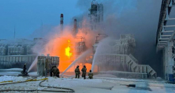 Krievijā, Ļeņingradas apgabalā aizdedzies dabasgāzes termināls.