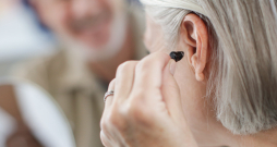 Atbilstoši izvēlēts un pareizi kopts dzirdes aparāts ļaus uzlabot saskarsmi ar apkārtējo pasauli.