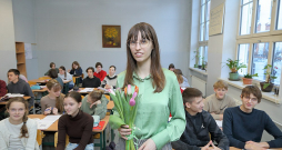 Laura Laimiņa Rīgas Valsts 1. ģimnāzijā māca četras astotās klases.