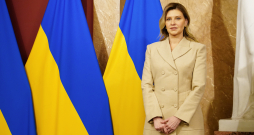 Ukrainas prezidenta kundze Olena Zelenska tikšanās laikā ar Ministru prezidenti Ministru kabinetā.