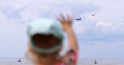Militāro lidaparātu zemais pārlidojums virs Dzintaru pludmales 2023. gada 23. jūnijā par godu Līgo un Jāņu svinībām un, lai atzīmētu vienotību starp vairāku NATO partnervalstu karavīriem un lidotajiem, kopējo kaujas spēju stiprināšanā.