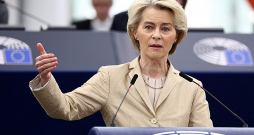Eiropas Komisijas priekšsēdētāja Urzula fon der Leiena Eiropas Parlamentā Strasbūrā trešdien aicināja Eiropas Savienībā rīkot kopīgus bruņojuma iepirkumus.