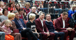 Latvijas basketbola izlase ir uz sportisko panākumu viļņa un bauda arī politisko labvēlību.
