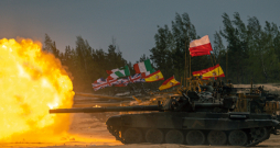 NATO paplašinātās klātbūtnes Latvijā kaujas grupas vadītās militārās mācības “Iron Spear” Ādažu poligonā. Šādas grupas ir izvietotas visās Baltijas valstīs, lai stiprinātu reģiona drošību un novērstu iespējamo Krievijas agresiju.