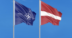 Tagad līdzās NATO karogam kopš 2004. gada 2. aprīļa plīvo Latvijas karogs.