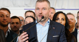 Slovākijas prezidenta vēlēšanu otrajā kārtā sestdien uzvarēja pašreizējais parlamenta spīkers Peters Pellegrīni, kurš ir tuvs premjerministra Roberta Fico sabiedrotais.