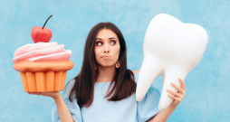 Lietojot uzturā pārsvarā mīkstu pārtiku, kā arī saldumus, nenotiek zobu pašattīrīšanās, veidojas vairāk aplikuma, kas rosina kariesa veidošanos.