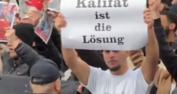 "Kalifāts ir risinājums". Hamburgā ielās iziet vairāk nekā 1000 islāmticīgo.