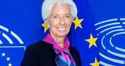 Eiropas Centrālās bankas prezidentei Kristīnei Lagardai, kura sava spilgtā ģērbšanās stila dēļ savulaik dēvēta par finanšu pasaules rokzvaigzni, šogad gan vaigs nav tik smaidīgs, jo ekonomikas stimulēšanas pasākumu un inflācijas apkarošanas politikas dēļ eirozonas valstu centrālās bankas iekūlušās pamatīgos zaudējumos.