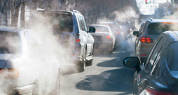 Ja kādreiz melnie dūmi no automobiļiem mudināja ievērot distanci, tagad neredzamo dūmu saturu ieelpojam, to pat nemanot. 