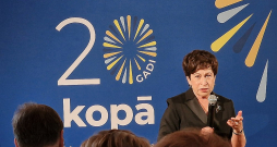 30. aprīlī Latvijas universitātes profesore, domnīcas "LV PEAK" direktore Ina Šteinbuka prezentēja pētījumu "Latvija Eiropas Savienībā – 20 gadi". Cita starpā, viņa atgādināja, ka pirms 20 gadiem bija pārliecība, ka uz šo brīdi būsim sasnieguši Vācijas labklājības līmeni.