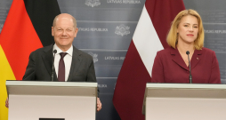 Vācijas kanclers Olafs Šolcs un Latvijas Ministru prezidente Evika Siliņa piedalās preses konferencē pēc Baltijas valstu premjerministru un Vācijas kanclera tikšanās Ministru kabinetā.