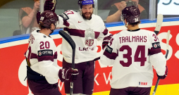 Pasaules hokeja čempionāta spēle starp Latvijas un Kazahstānas valstsvienībām ''Ostravar arēnā'' Ostravā. Tralmaks. Egle.