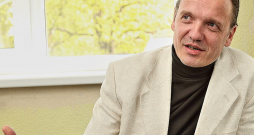 Mārtiņš Liepa: "Tēva apskāviens, padoms īstajā brīdī un glāsts ir desmit reižu vērtīgāks nekā īsziņa par kontā pienākušiem simt eiro."