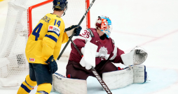 Pasaules hokeja čempionāta spēle starp Latvijas un Zviedrijas valstsvienībām ''Ostravar arēnā'' Ostravā. Vārtos Ēriks Vītols.
