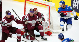 Pasaules hokeja čempionāta spēle starp Latvijas un Slovākijas valstsvienībām ''Ostravar arēnā'' Ostravā.