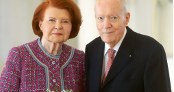 Vaira Vīķe-Freiberga ar dzīvesbiedru Imantu Freibergu.