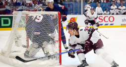 Martins Laviņš spēlē pret ASV izlasi izcēlās ar savu milzīgo enerģiju, negriezdams ceļu un nerespektēdams, ka jāspēlē pret NHL miljonāriem.