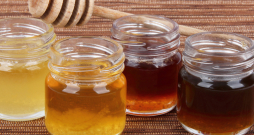 Medus ir pārtikas produkts, tāpēc uz etiķetes nedrīkst rakstīt, ka tas ir veselīgs, bioloģiski aktīvs, ārstniecisks, kā arī norādīt dažādas citas tā profilaktiskās un veselību veicinošās īpašības.