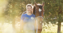 SIA "Dabas zirgi" vadītāja un īpašniece Līga Broduža atzīst – zirgi ir viņas mūža mīlestības darbs – un piedāvā iepazīt šo pasauli ikvienam.