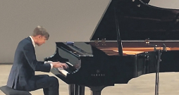Daniila Mickeviča uzstāšanās soloprogrammā atstāja teicamu priekšstatu par viņu arī kā par pianistu.