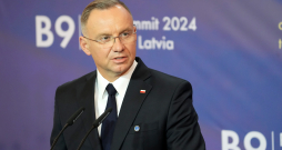 Polijas prezidents Andžejs Duda (Andžejs Duda) piedalās NATO Austrumu flanga valstu samita preses konferencē Rīgas pilī.