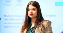 Izglītības un zinātnes ministrijas (IZM) parlamentārā sekretāre Silvija Reinberga.