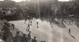 Policija izklīdina demonstrantus Rīgā Stacijas laukumā. 1940. g. 17. jūnijs.