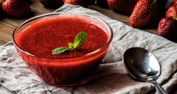 Aromātiska mērce desertiem.