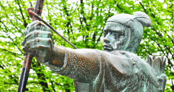 Robina Huda statuja Notingemas pilī.