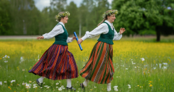 Jāņu priekšvakarā daudzi varbūt pat nepamanīja šo ministru maiņu. Ilustratīvs attēls.