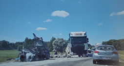 Šie Liepājas šosejas posmi, kur otrdien un trešdien notika traģiskie negadījumi, neesot bijuši starp tiem, kas iekļauti autoceļu "melno punktu" sarakstā. Līdz šim šeit lielu un traģisku autoavāriju neesot bijis.