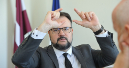 Kaspars Briškens: "Tā lielā problēma ir, ka politisku lēmumu rezultātā, iespējams, pat visu trīs Baltijas valstu mērogā, ir bijusi vienošanās pēc iespējas tālāk atlikt neizbēgamā fakta atzīšanu, ka projektam būs nepieciešams daudzkārt lielāks finansējuma apjoms."