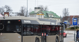 Pašvaldības neesot saņēmušas oficiālu informāciju vai piedalījušās jautājuma apspriešanā, kā arī nav akceptējušas ATD ieceres un lēmumus slēgt vairākus svarīgus reisus.