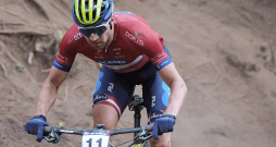 Kalnu riteņbraucējs Mārtiņš Blūms pēdējos divos pasaules čempionātos izcīnījis 11. vietu un olimpiskajās spēlēs Parīzē cer pacīnīties par tikšanu labāko desmitniekā.