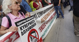 Nebūt ne visi grieķi ir priecīgi par premjera Kirjaka Mitsotaka valdības jaunievedumiem. Protesta akcijas pret dzīves dārdzību, zemajām algām un pensijām Atēnās ir visai regulāras.