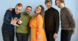 "The Soulful Crew", kurā spēlē Valters Sprūdžs (no kreisās),  Jānis Kalniņš, Kristīne Prauliņa, Toms Mikāls, Kaspars Kurdeko, ir soulmūzikas grupa, kas nu mēģina šo mūzikas žanru arī latviskot, tādējādi laužot savu ceļu latviešu mūzikā.
