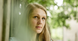 Laura Vinogradova: "Ticu, ka, lasot citu stāstus, es vairāk saprotu cilvēci, mana pasaule kļūst bagātīga, kas uzreiz nozīmē, ka esmu iejūtīgāka, empātiskāka."