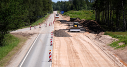 Ceļa remontdarbi.