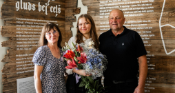 Jaunās ekspozīcijas idejas autore ir vietējā jauniete Amanda Ludborža. Ideja par krogu izpēti jaunietei radās pateicoties vecākim, kuri nu jau trīsdesmit gadus pārvalda ēku Rogovkas centrā – vecajā kroga vietā.