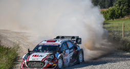 Rallija pilots Mārtiņš Sesks un stūrmanis Renārs Francis FIA pasaules rallija čempionāta "Tet Rally Latvia" ātrumposmā "Vecpils 2".