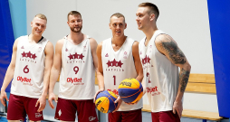 Latvijas 3x3 komandas basketbolisti – Francis Lācis (no kreisās), Zigmārs Raimo, Nauris Miezis un Kārlis Lasmanis tiek uzskatīti par reālākajiem medaļu pretendentiem Latvijas delegācijā Parīzes olimpiskajās spēlēs.