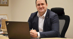 Domes balsojumu pret divu nekustamo īpašumu atsavināšanu Smiltenes novada mērs Edgars Avotiņš uztvēris kā neuzticības balsojumu sev.