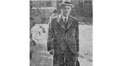 Jānis Annuss (1887–1964) ierodas uz tiesu.
