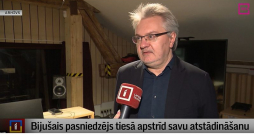 Pēc publiskotajām ziņām par iespējamu seksuālu uzmākšanos Jāzepa Vītola Latvijas Mūzikas akadēmijas studentēm šopavasar tika atstādināti divi pasniedzēji. Viens no tiem ir profesors Rolands Kronlaks, kurš par, viņaprāt, nepamatoto darba uzteikumu vērsās tiesā.